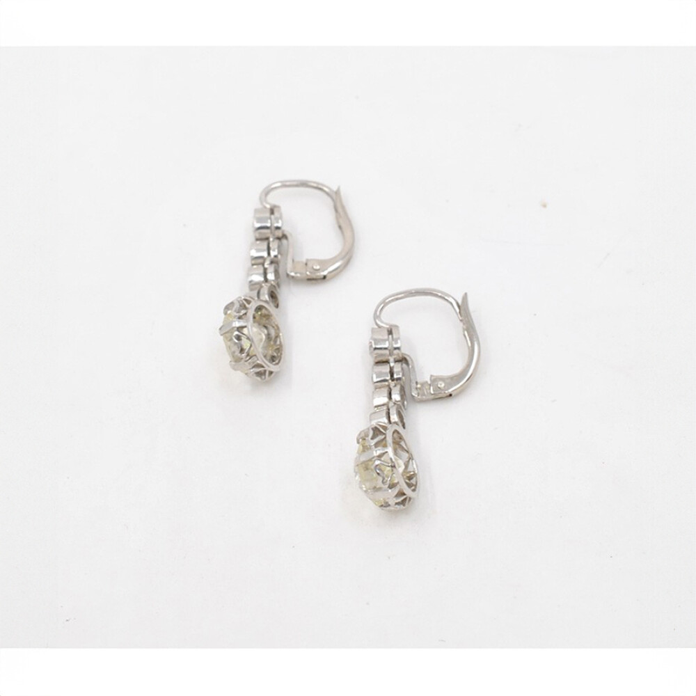 Par De Caravanas En Oro 18K Blanco Y Brillantes 2,40 Ct. Aprox. Par De Caravanas En Oro 18K Blanco Y Brillantes 2,40 Ct. Aprox.