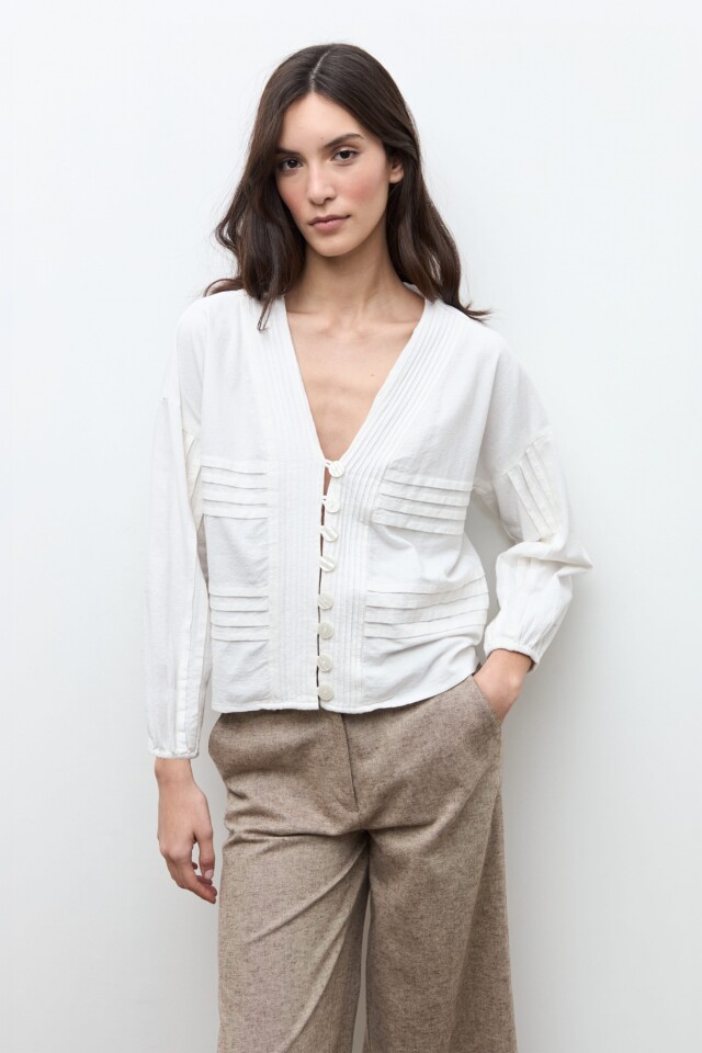 Blusa botones y alforzas blanco