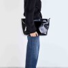 Bolso The Icon en cuero charol arrugado Negro