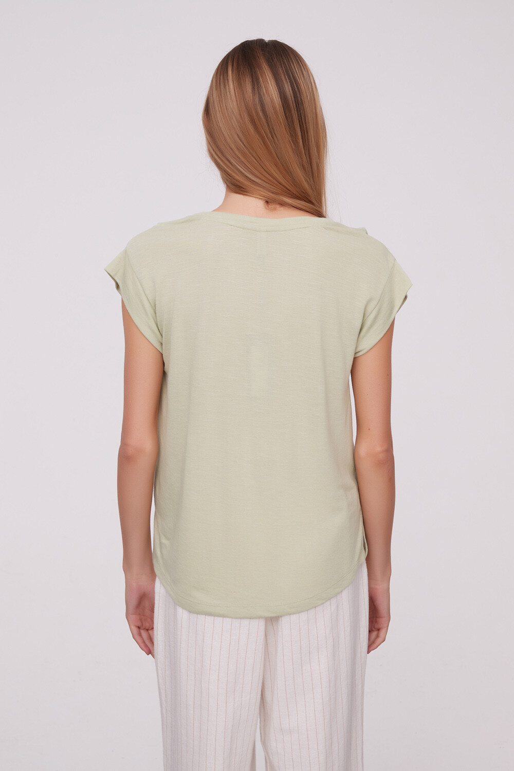 Remera Ailana Verde Oliva Claro