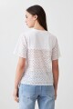 Remera con broderie blanco