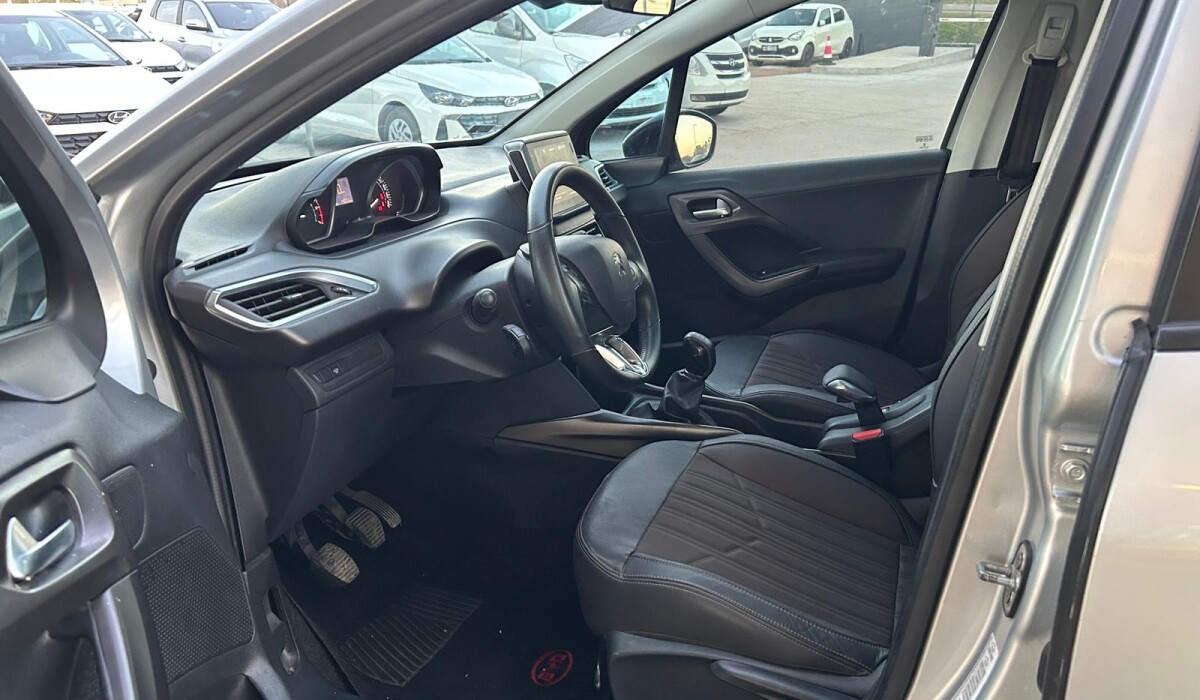 Peugeot 2008 Feline 1.6 2019 Peugeot 2008 Feline 1.6 2019