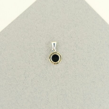 Dije de plata 925 y doule de oro 18k con onix. Dije de plata 925 y doule de oro 18k con onix.