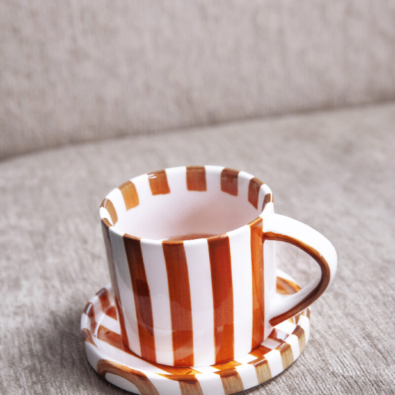 Taza de cerámica rayas 380ml marrón