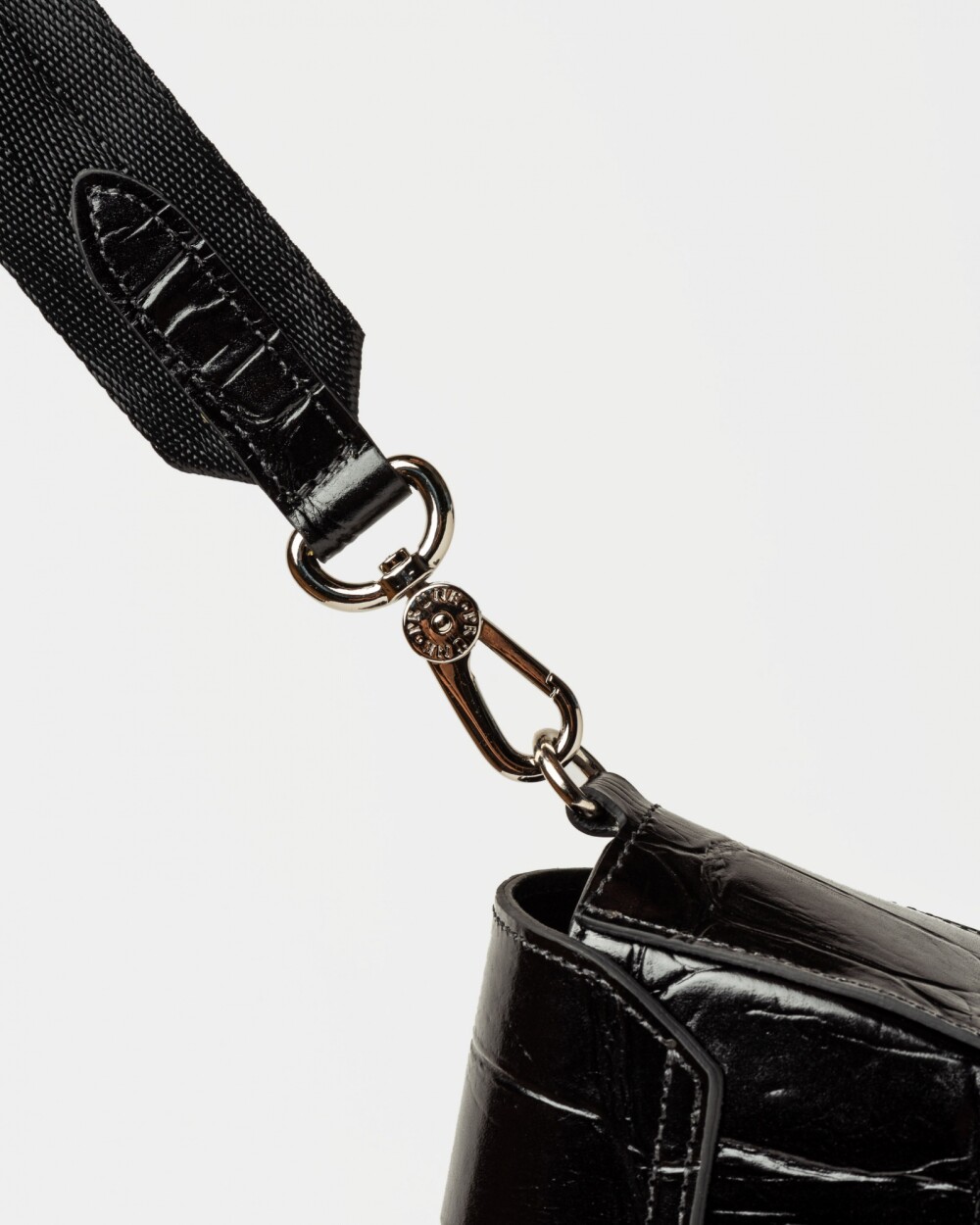 Bandolera The Circle En Floater Big Croco Negro