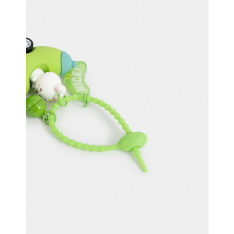 Llavero Y Charm Conejito En Auto Verde Manzana