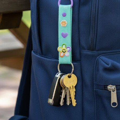 Llavero cinta con diseño Flor y Huellita Verde Agua