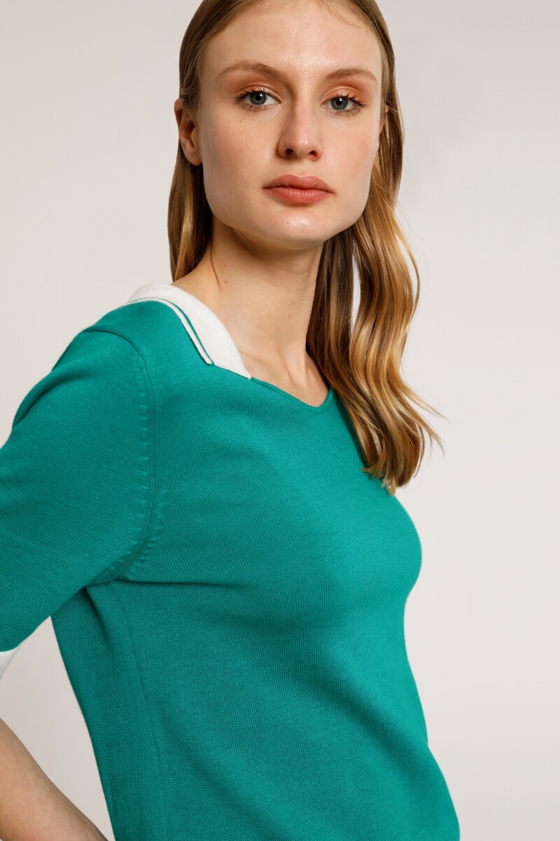 Sweater cuello polo verde esmeralda
