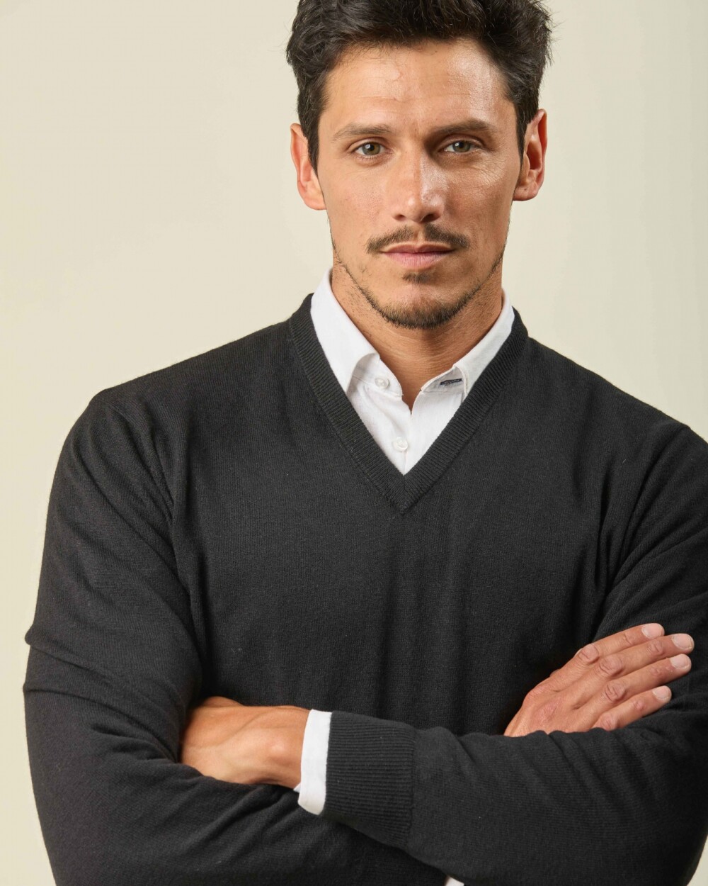 Buzo Lambswool Escote V Negro