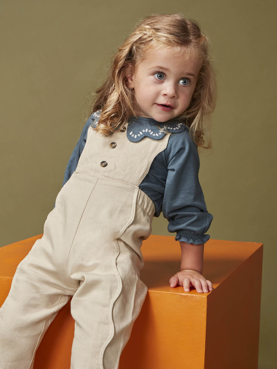 Peto Con Costuras Onduladas Piedra