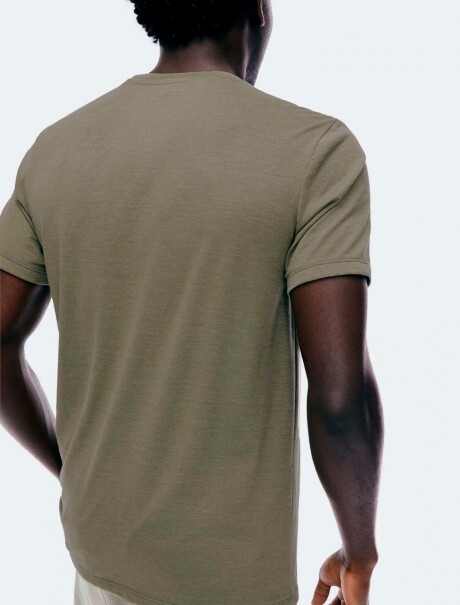 CAMISETA BÁSICA UNISSEX REGULAR WORLD VERDE