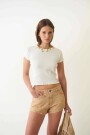 SHORT VENTO SAND ENCUERADO Arena