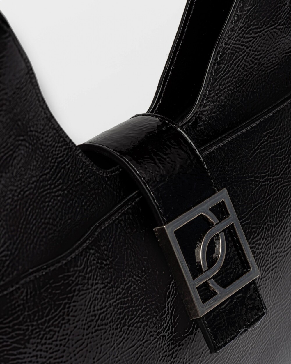 Bolso Signature en cuero charol Negro