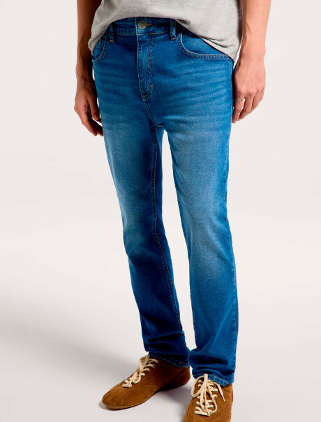 PANTALONES VAQUEROS AJUSTADOS BÁSICOS CON ELASTANO AZUL