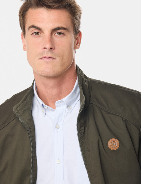CAMPERA CASUAL DE GABARDINA Verde