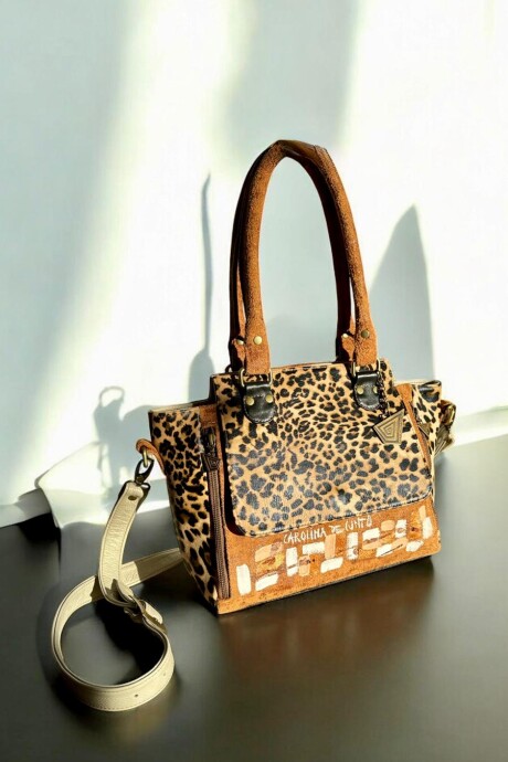 Cartera MILA Con Arte Pintada A Mano Terra Y Print.