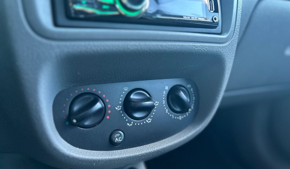 Renault Clio Expression 1.6 2006 Renault Clio Expression 1.6 2006