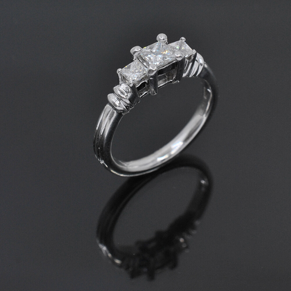 Anillo platino 950 y brillantes tallado princesa Anillo platino 950 y brillantes tallado princesa