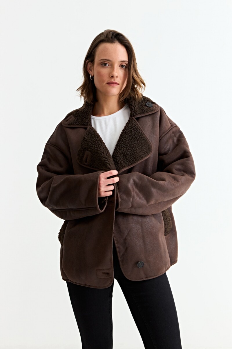 Chaqueta simil gamuza con forro de corderito CHOCOLATE