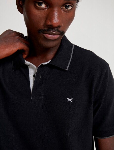 CAMISA DE CUELLO CON BORDADO NEGRO