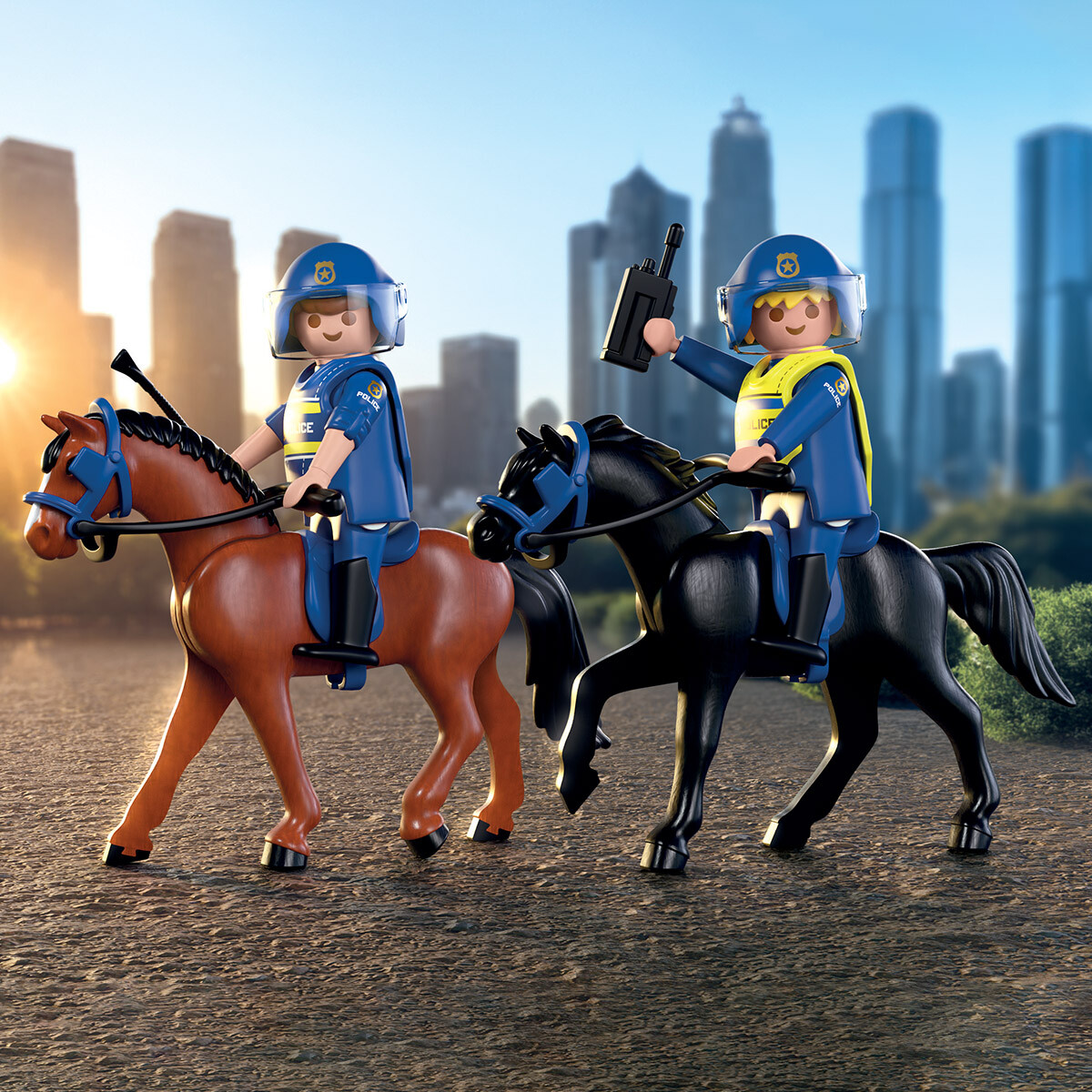 Escuadrón de Policía a Caballo Playmobil 18 Piezas 