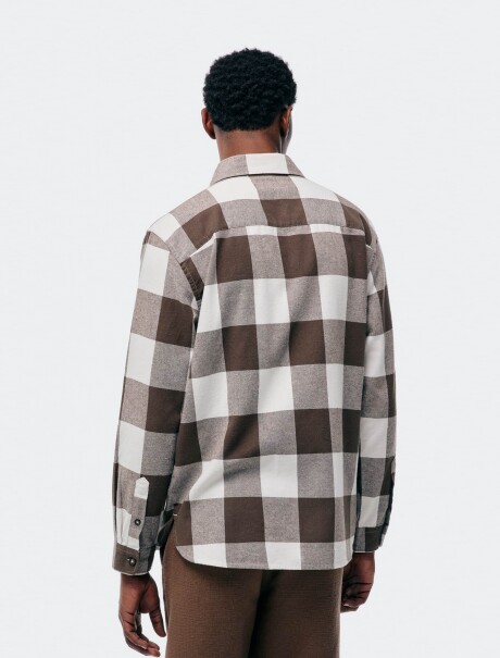 CAMISA MANGA LARGA DE RAYAS MARRÓN