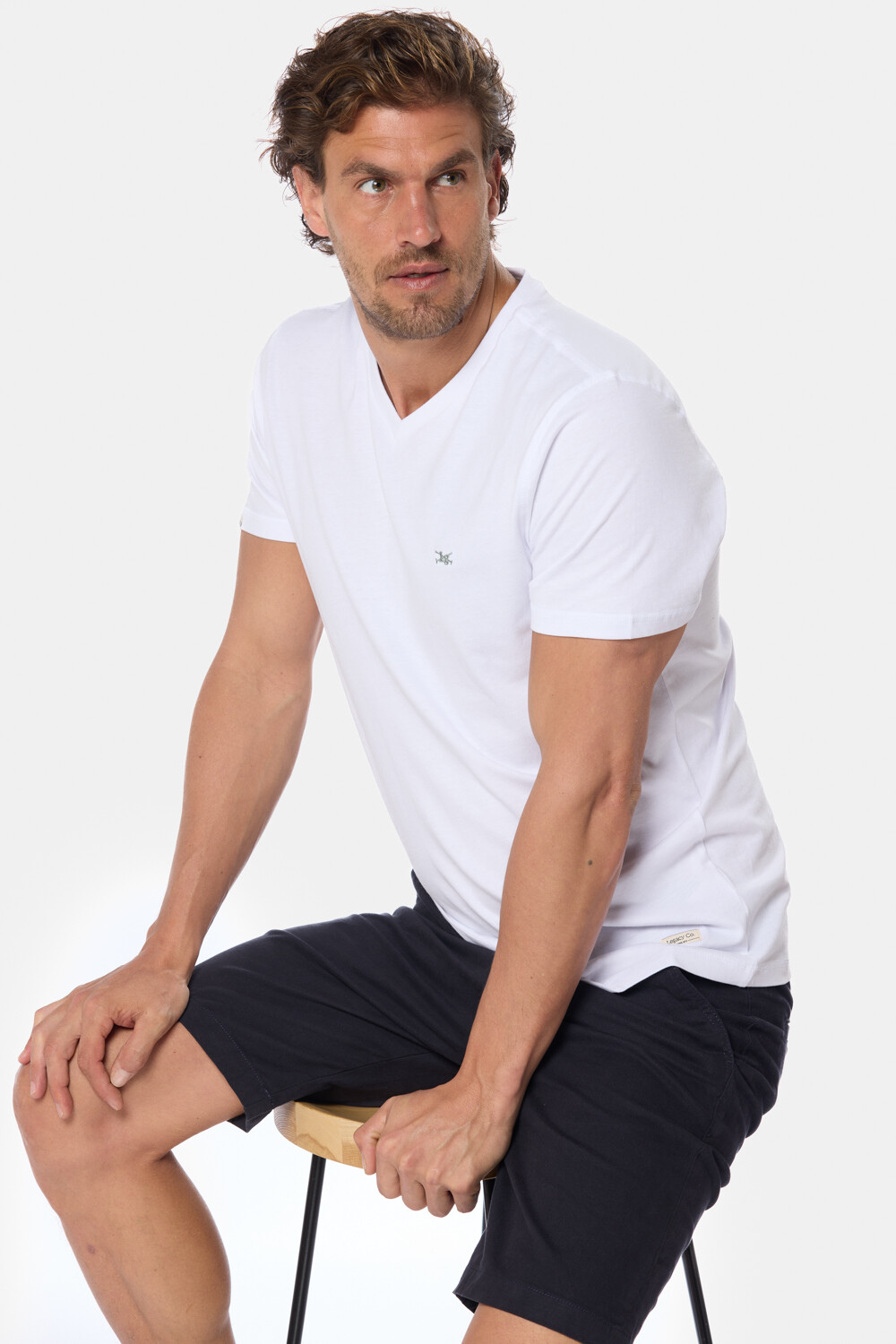 REMERA LISA ESCOTE V Blanco