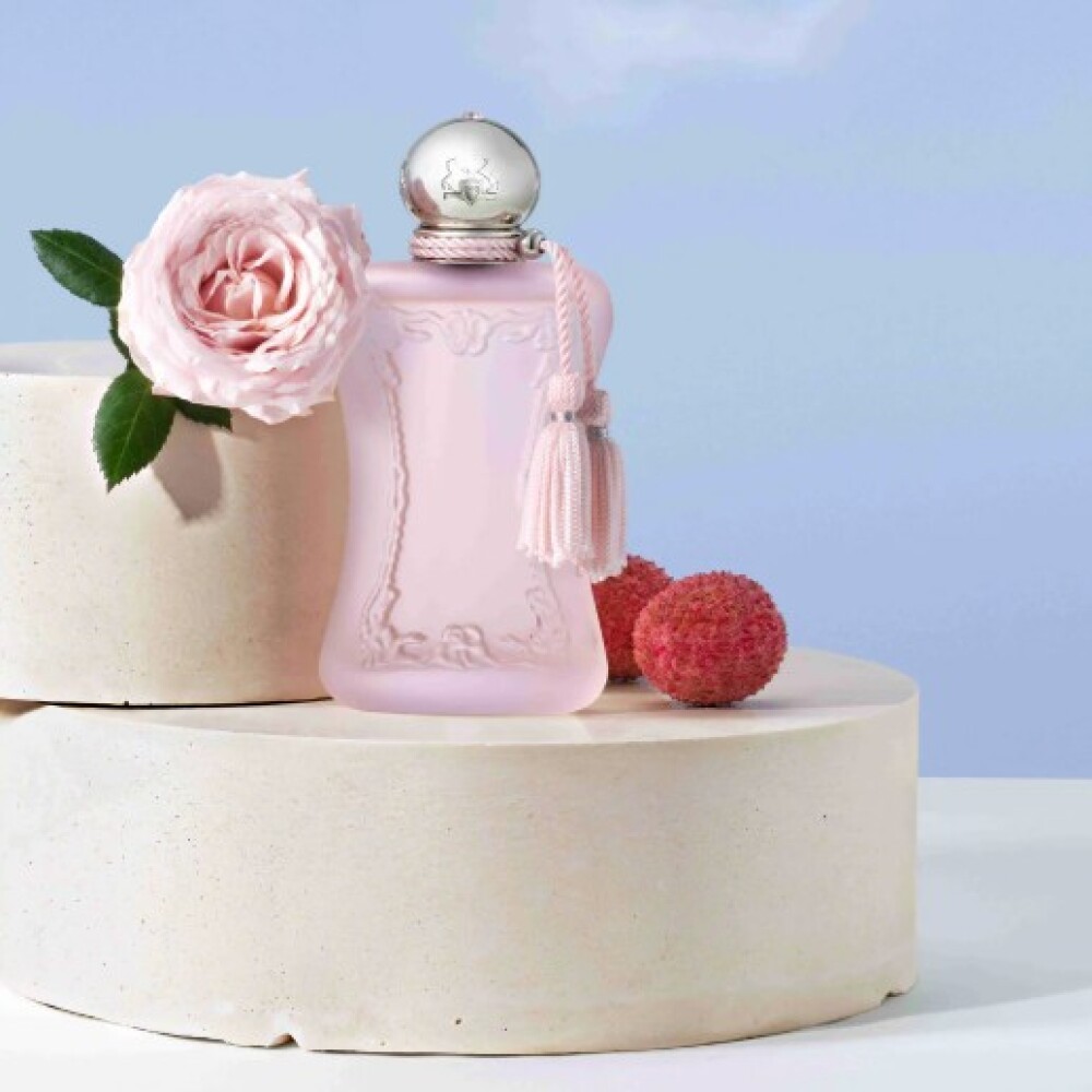 DELINA LA ROSÉE DELINA LA ROSÉE