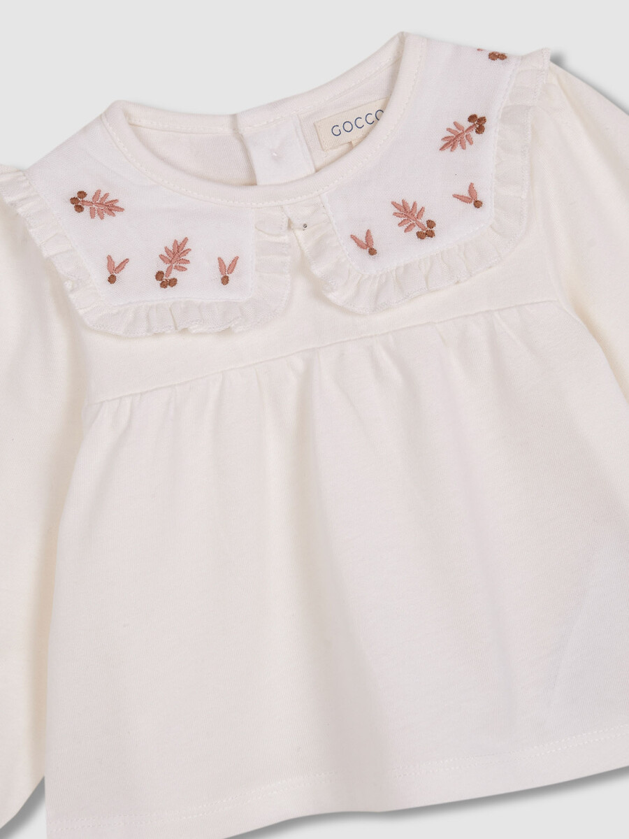 Camiseta Con Cuello Bordado Blanco Roto
