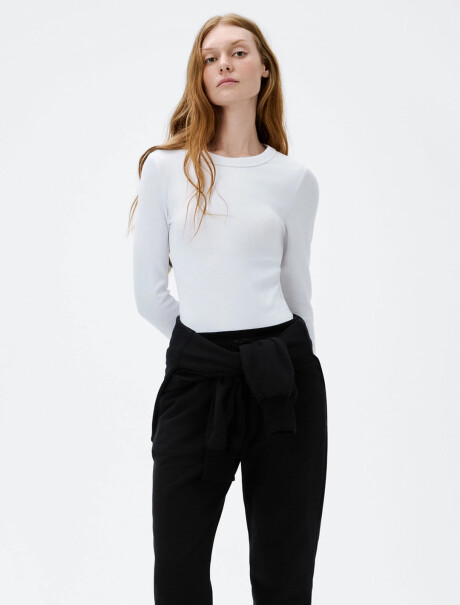 CAMISETA BÁSICA EN TELA ACANALADA BLANCO