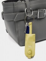 Bolso Tote Con Cinturón Y Colgante gris