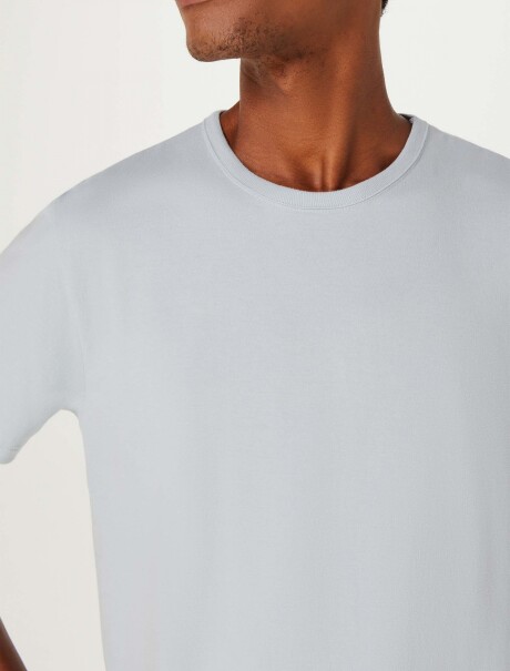 CAMISETA MANGA CORTA SLIM CELESTE