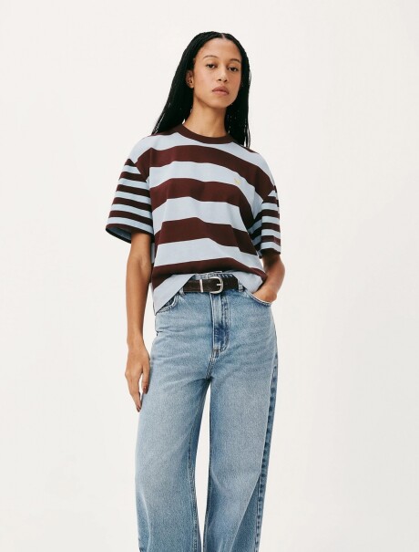 CAMISETA DE RAYAS CON BORDADO MULTICOLOR