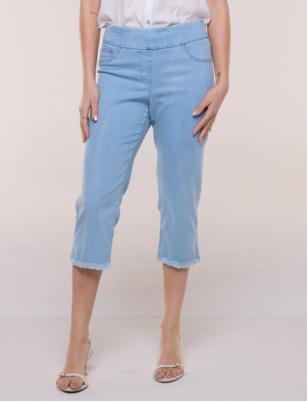 Capri On Cintura Faja Y Ruedo Desflecado JEAN CLARO