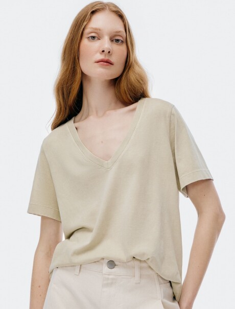 CAMISETA BÁSICA DE ALGODÓN ESCOTE EN V VERDE