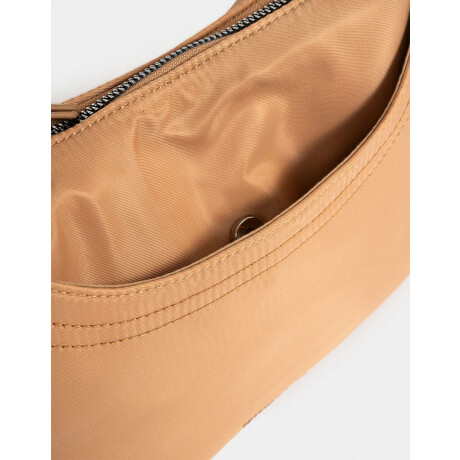 Bandolera Urbana Con Charm Marron Beige