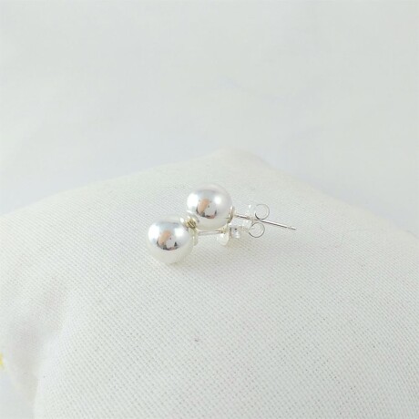 Caravanas de plata 925, perla en plata de 8 mm., sistema de perno y mariposa a presión. Caravanas de plata 925, perla en plata de 8 mm., sistema de perno y mariposa a presión.