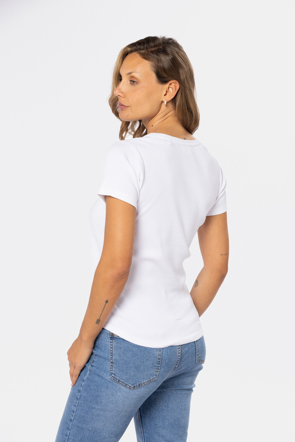 REMERA CON BOTONES Blanco