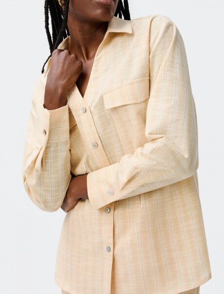 CAMISA MANGA LARGA CON ESTAMPADO NARANJA