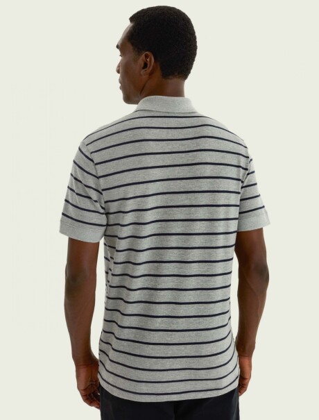 POLO BÁSICA MASCULINA A RAYAS GRIS