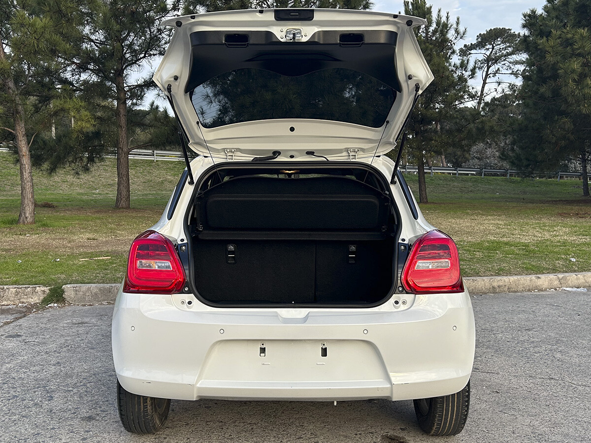Suzuki Swift GL 2024 EXCELENTE ESTADO! | Permuta / Financia Suzuki Swift GL 2024 EXCELENTE ESTADO! | Permuta / Financia