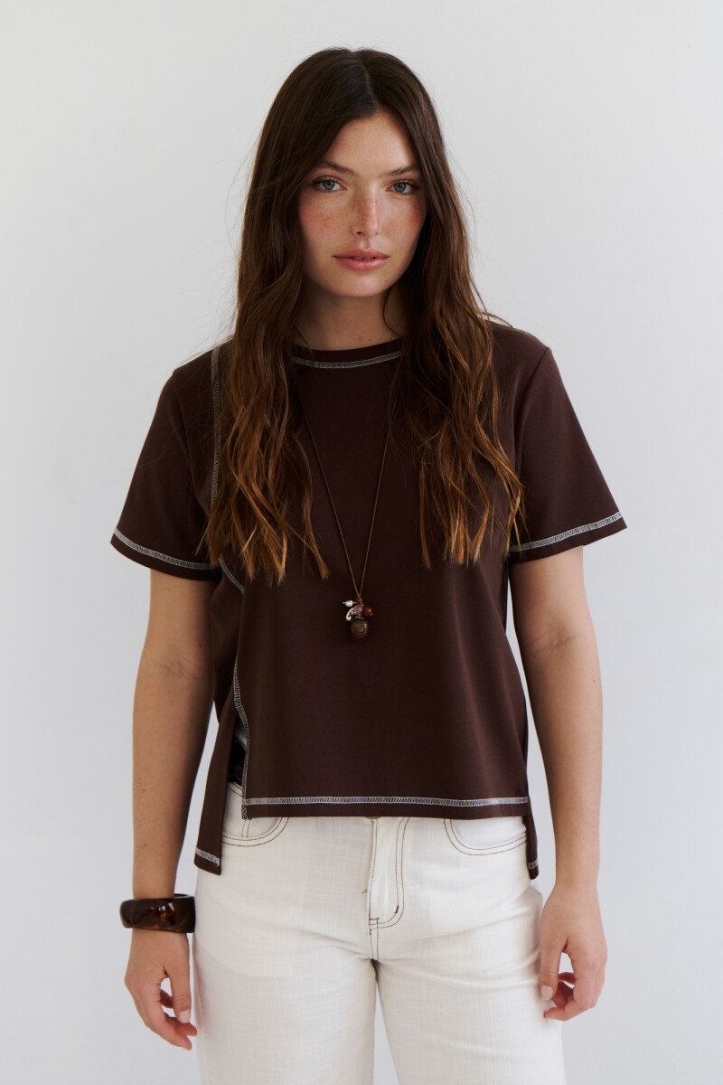 REMERA LARA MARRON