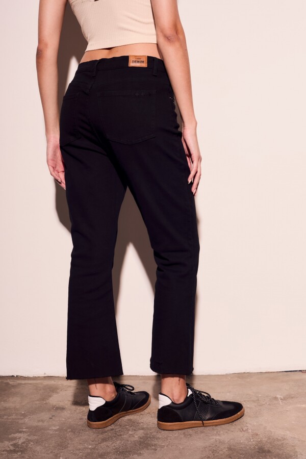 Jean Flare Tachas Negro