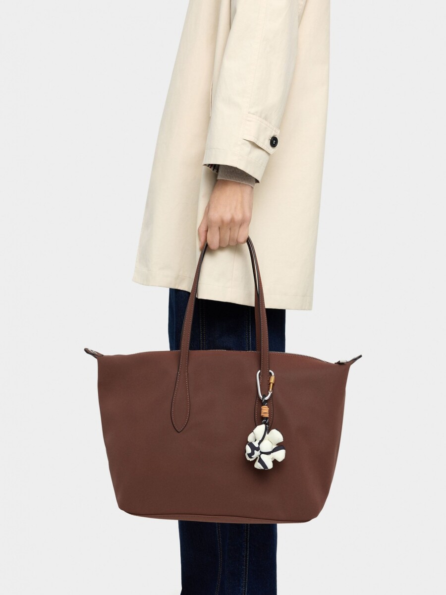 Bolso Shopper Textura Suave Con Colgante teja