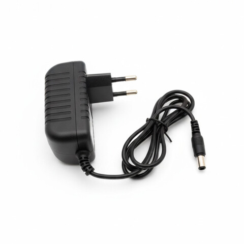 Cargador Para Notebook Laptop Ceibal 12V 2A 5x1 35mm Color Negrpo