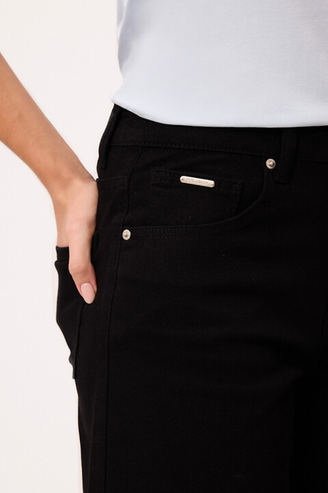 SHORT ELADIA S27 POLANCO Negro