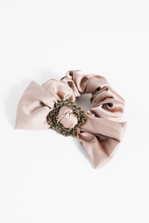 Scrunchie con broche strass beige