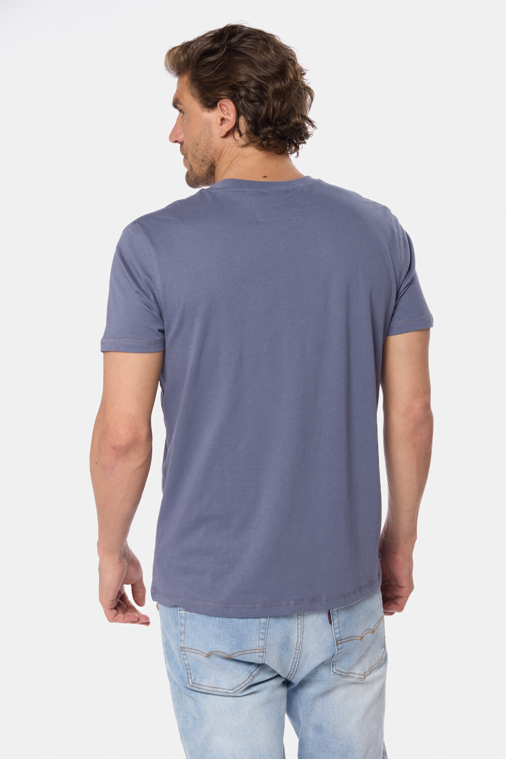REMERA LISA ESCOTE V Lila