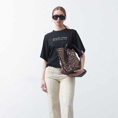 REMERA ALGARROBO Negro