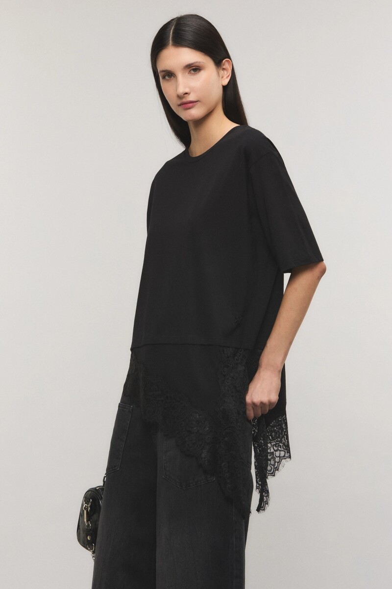 REMERA LACE Negro